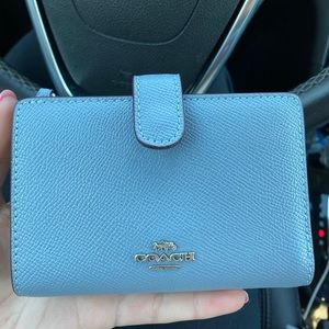 NWT Coach medium corner zip wallet